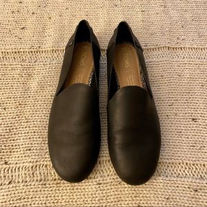 TOMS Darcy Black Leather Flat